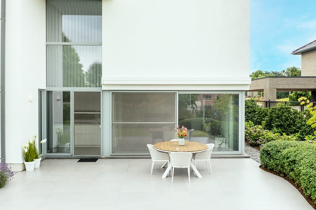 Vliegenramen op maat laten plaatsen